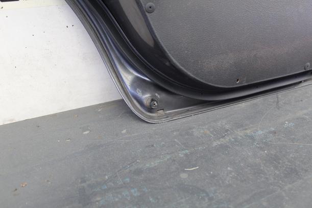 Foto: TÜR HINTEN LINKS eines Nissan Sunny Traveller s
