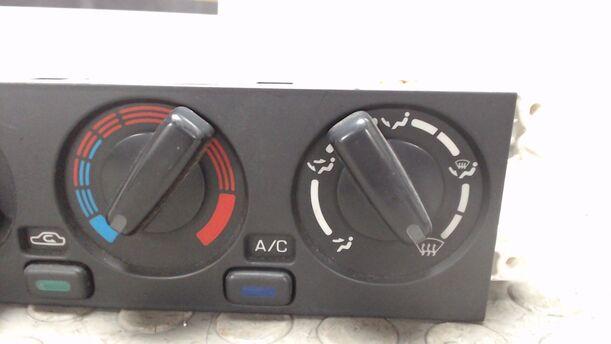 Foto: HEIZUNGSBRTÄTIGUNG eines Nissan Almera 1.4