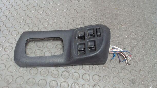 Foto: FENSTERHEBERSCHALTER eines Subaru Impreza 2.0 4WD
