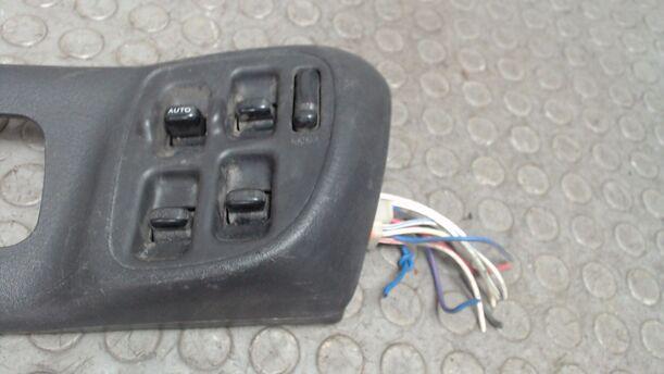 Foto: FENSTERHEBERSCHALTER eines Subaru Impreza 2.0 4WD