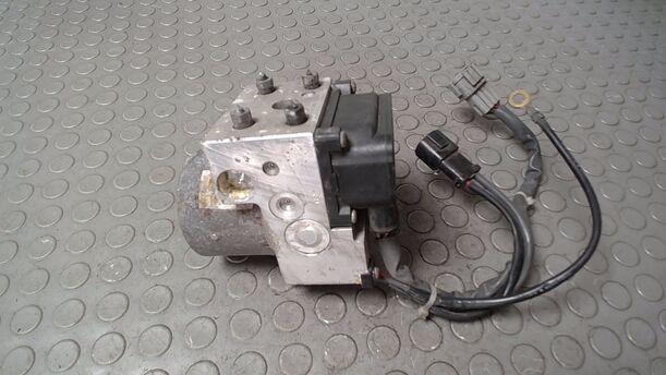Foto: HAUPTBREMSAGGREGAT ABS eines Subaru Impreza 2.0 4WD