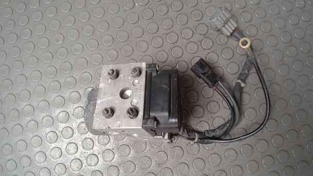 Foto: HAUPTBREMSAGGREGAT ABS eines Subaru Impreza 2.0 4WD