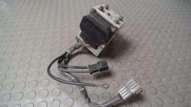 Foto: HAUPTBREMSAGGREGAT ABS eines Subaru Impreza 2.0 4WD