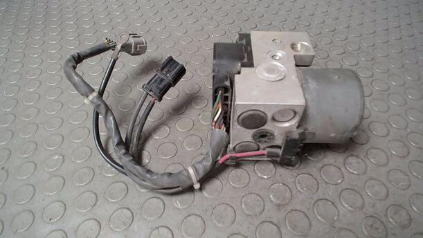 Foto: HAUPTBREMSAGGREGAT ABS eines Subaru Impreza 2.0 4WD