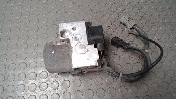 Foto: HAUPTBREMSAGGREGAT ABS eines Subaru Impreza 2.0 4WD