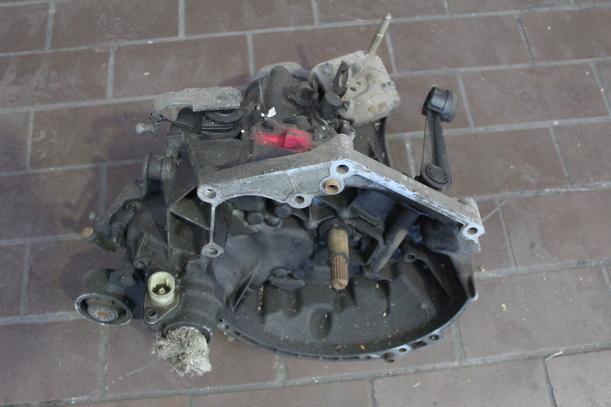 Foto: SCHALTGETRIEBE 5-GANG eines Citroen Saxo 1.1