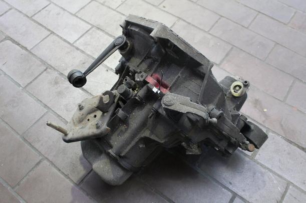 Foto: SCHALTGETRIEBE 5-GANG eines Citroen Saxo 1.1