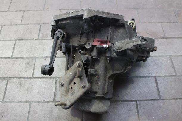 Foto: SCHALTGETRIEBE 5-GANG eines Citroen Saxo 1.1