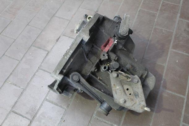 Foto: SCHALTGETRIEBE 5-GANG eines Citroen Saxo 1.1