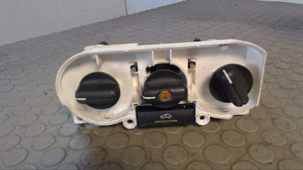Foto: HEIZUNGSBETÄTIGUNG eines Opel Astra Anfora