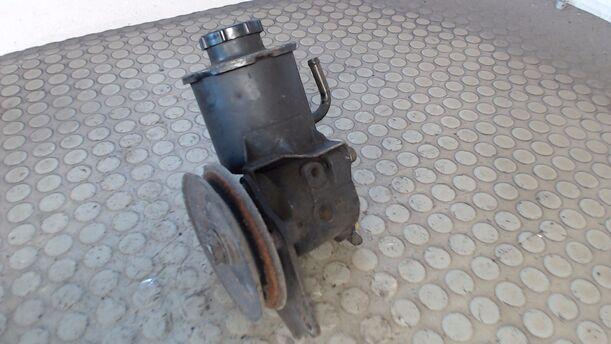 Foto: LENKGETRIEBEPUMPE / SERVOPUMPE eines NISSAN SUNNY 1,5