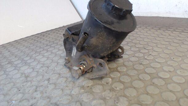 Foto: LENKGETRIEBEPUMPE / SERVOPUMPE eines NISSAN SUNNY 1,5