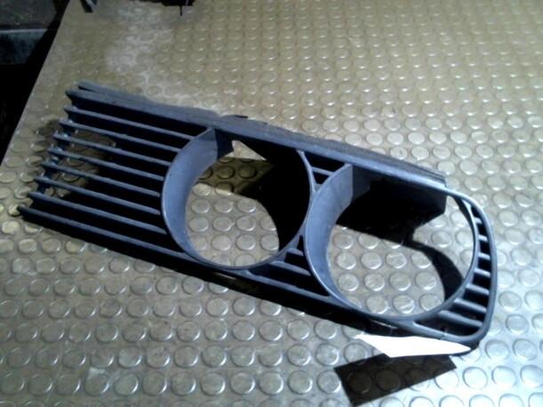 Foto: KÜHLERGRILL eines BMW 320I