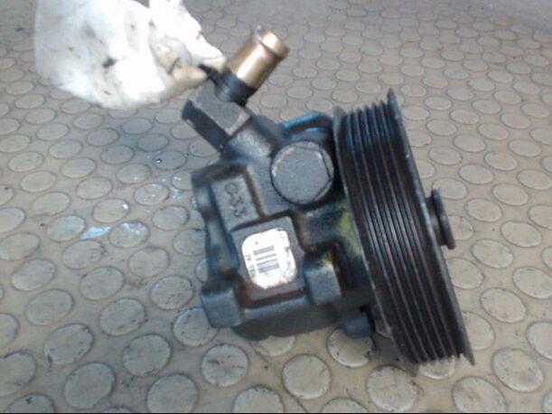 Foto: LENKGETRIEBEPUMPE eines Ford Mondeo Turnier 16V