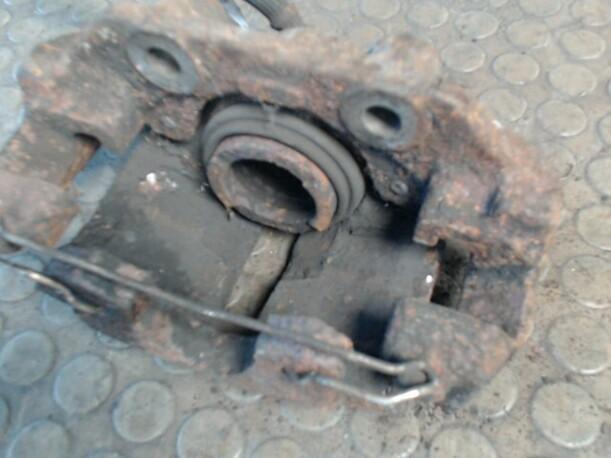 Foto: BREMSSATTEL VORN LINKS eines Opel Vectra