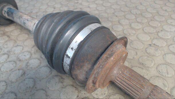 Foto: ANTRIEBSWELLE LINKS eines Opel Corsa 12V