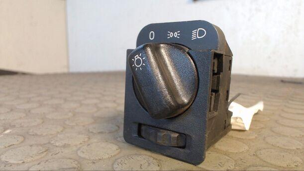 Foto: LICHTSCHALTER eines Opel Corsa 12V