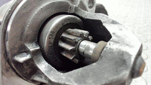 Foto: ANLASSER / STARTER BOSCH ( SCHALTGETRIEBE ) eines Ford Sierra