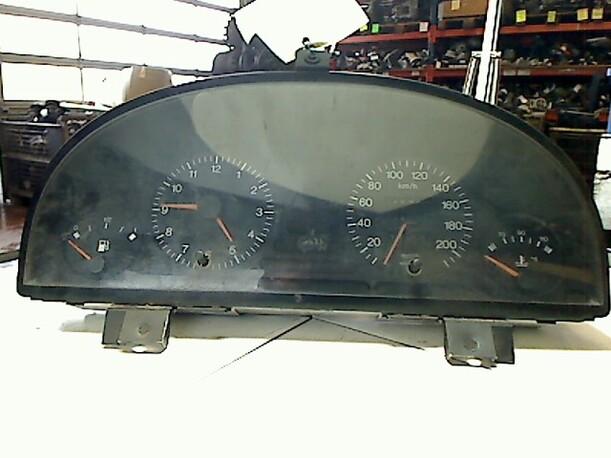 Foto: TACHOEINHEIT eines Peugeot 405 Break s