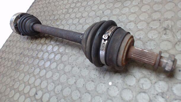 Foto: ANTRIEBSWELLE LINKS eines Seat Ibiza 1.4i s