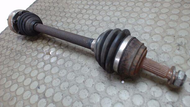 Foto: ANTRIEBSWELLE LINKS eines Seat Ibiza 1.4i s