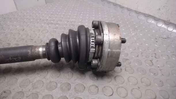 Foto: ANTRIEBSWELKLE LINKS (AUTOMATIK) eines AUDI 100 5E