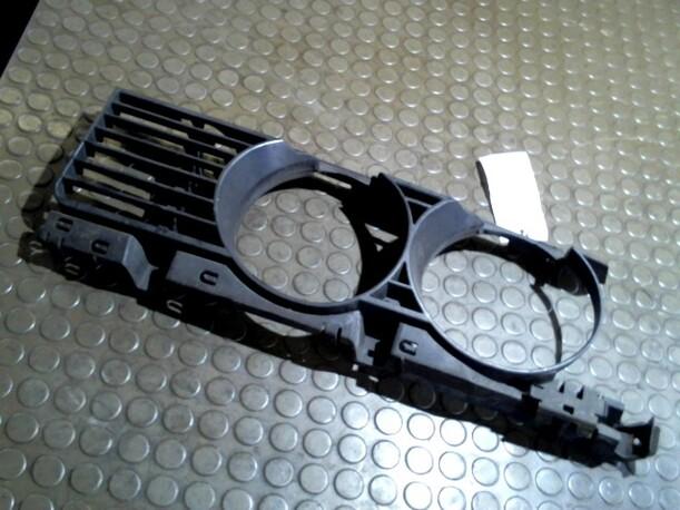Foto: KÜHLERGRILL SEITLICH LINKS eines BMW 525tds touring