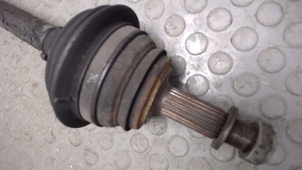 Foto: ANTRIEBSWELLE LINKS eines VW GOLF L
