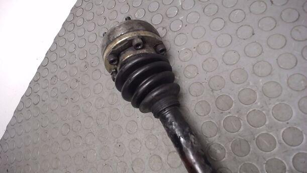Foto: ANTRIEBSWELLE LINKS eines VW GOLF L