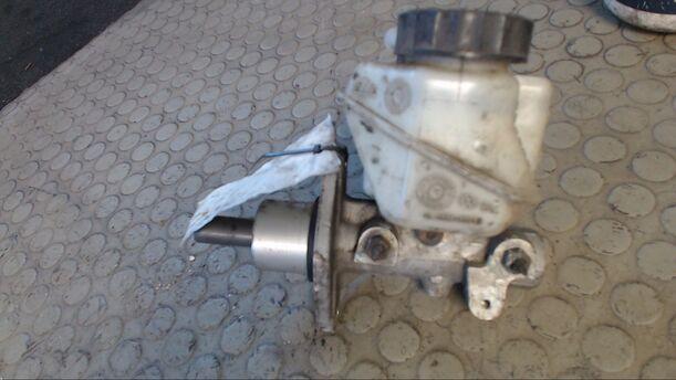 Foto: HAUPTBREMSZYLINDER eines VW Golf 1.6