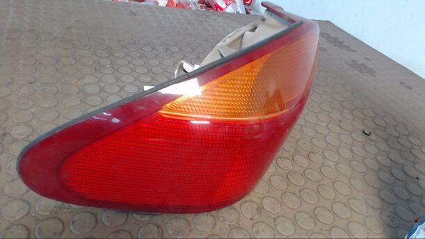 Foto: HECKLEUCHTE / RÜCKLICHT LINKS eines Ford Mondeo