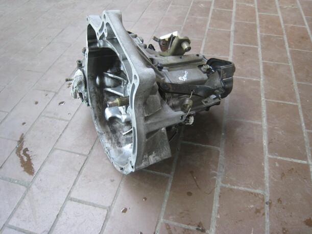 Foto: SCHALTGETRIEBE 5-GANG eines Mazda Demio 1.4