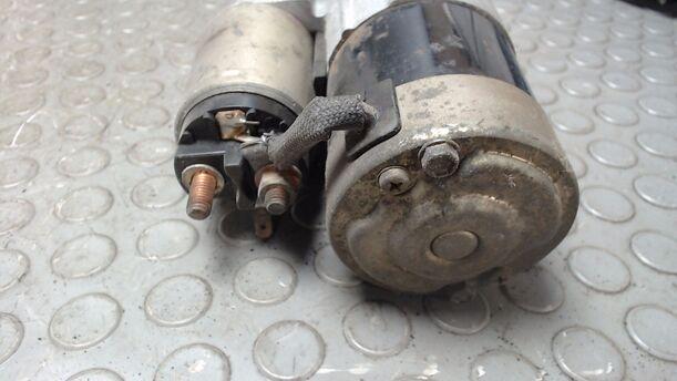 Foto: ANLASSER / STARTER eines Mazda Demio 1.4