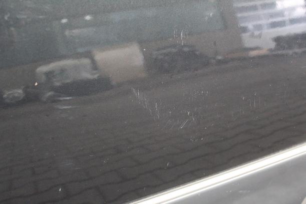 Foto: TÜR HINTEN LINKS eines Mercedes-Benz 250 TD