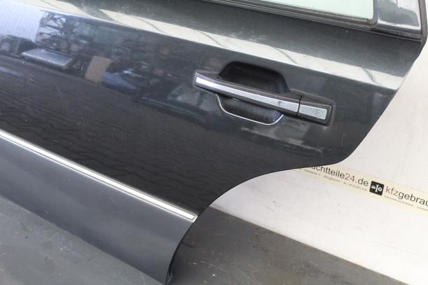 Foto: TÜR HINTEN LINKS eines Mercedes-Benz 250 TD