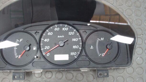 Foto: TACHOEINHEIT eines Mazda Demio 1.4