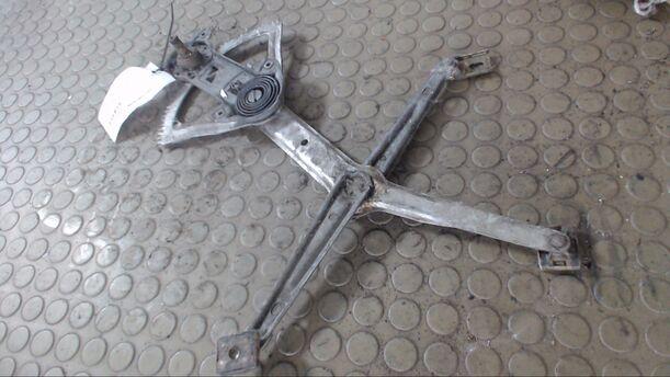 Foto: FENSTERHEBER MECHANISCH VORN RECHTS eines Mercedes-Benz 190 D