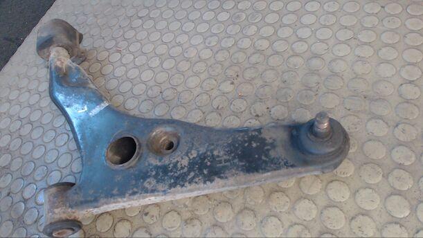 Foto: QUERLENKER VORN LINKS eines Mitsubishi Lancer 1300