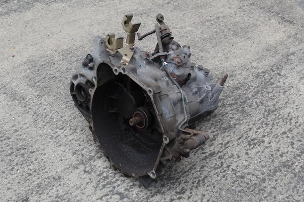 Foto: SCHALTGETRIEBE  5-GANG eines Mitsubishi Lancer 1300