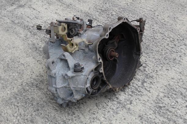 Foto: SCHALTGETRIEBE  5-GANG eines Mitsubishi Lancer 1300