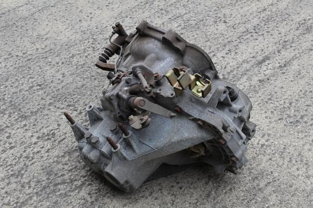 Foto: SCHALTGETRIEBE  5-GANG eines Mitsubishi Lancer 1300