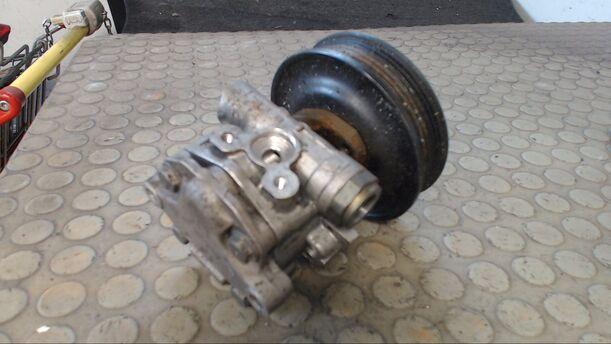 Foto: LENKGETRIEBEPUMPE eines VW Golf Variant 1.6