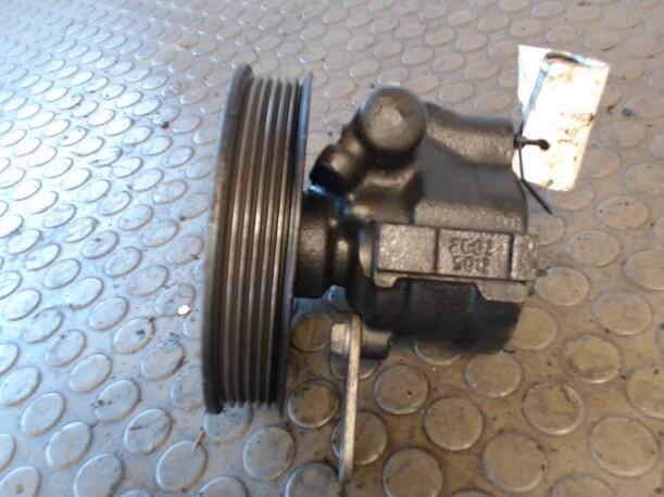 Foto: LENKGETRIEBEPUMPE eines Opel Vectra