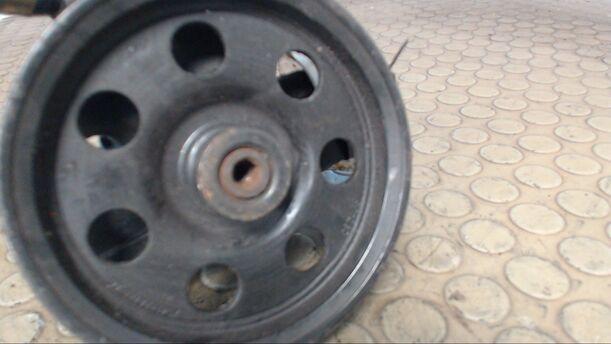 Foto: LENKGETRIEBEPUMPE eines Ford Mondeo Turnier 16V