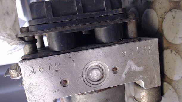 Foto: HAUPTBREMSAGGREGAT ABS eines Mazda 626 1.9