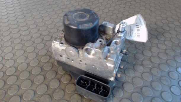Foto: HAUPTBREMSAGGREGAT ABS eines Lexus IS 200 Comfort