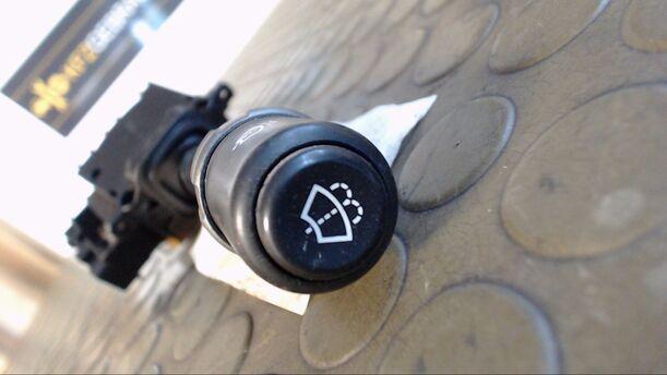 Foto: SCHEIBENWISCHERSCHALTER R eines Lexus IS 200 Comfort