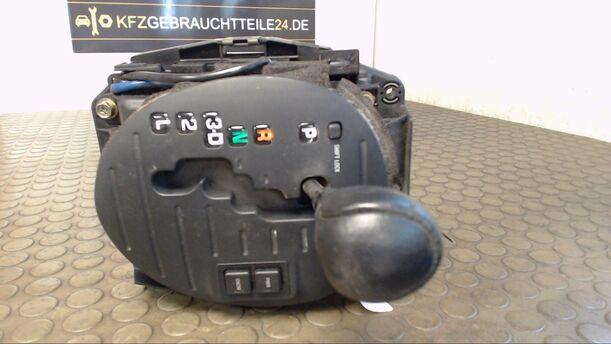 Foto: SCHALTKULISSE AUT.-GETRIEBE eines Lexus IS 200 Comfort