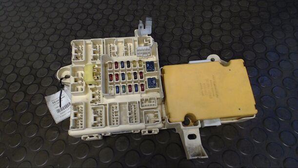 Foto: SICHERUNGSKASTEN FUSSRAUM LINKS MIT MPX BODY MODUL eines Lexus IS 200 Comfort