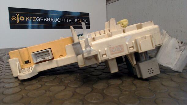 Foto: SICHERUNGSKASTEN FUSSRAUM LINKS MIT MPX BODY MODUL eines Lexus IS 200 Comfort
